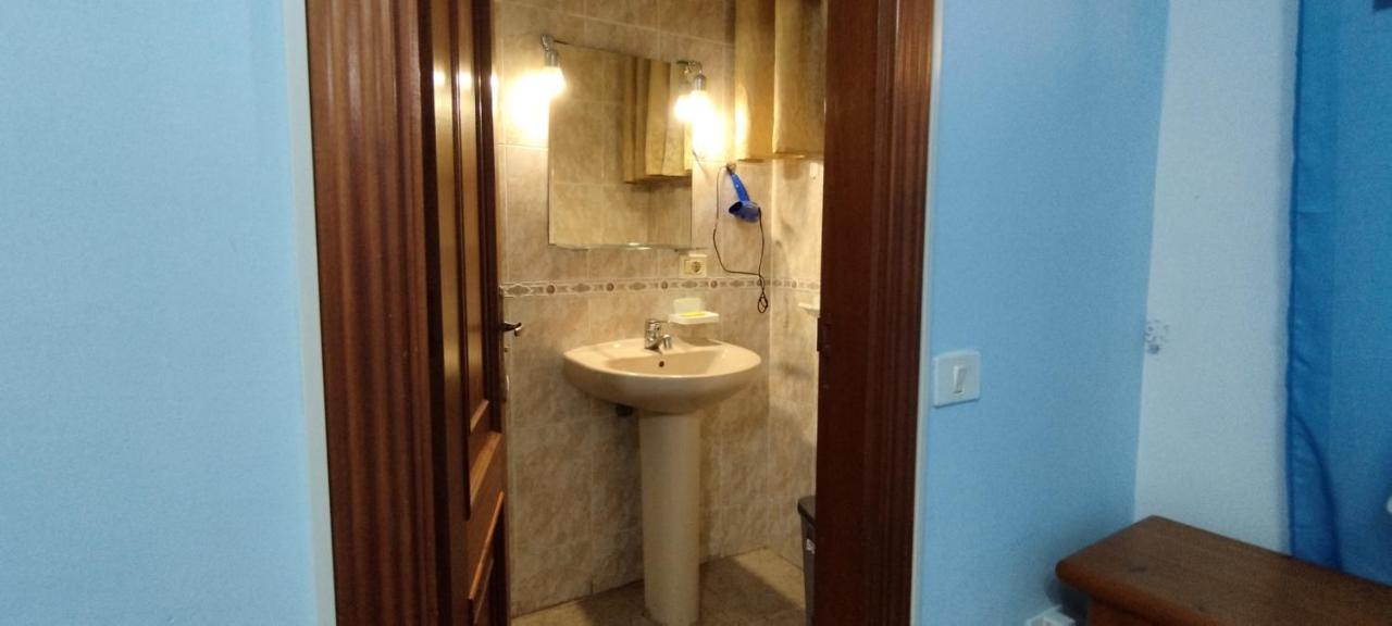 Los Cristianos Centro, Room With A Private Bathroom In Shared Apartment Arona  Εξωτερικό φωτογραφία