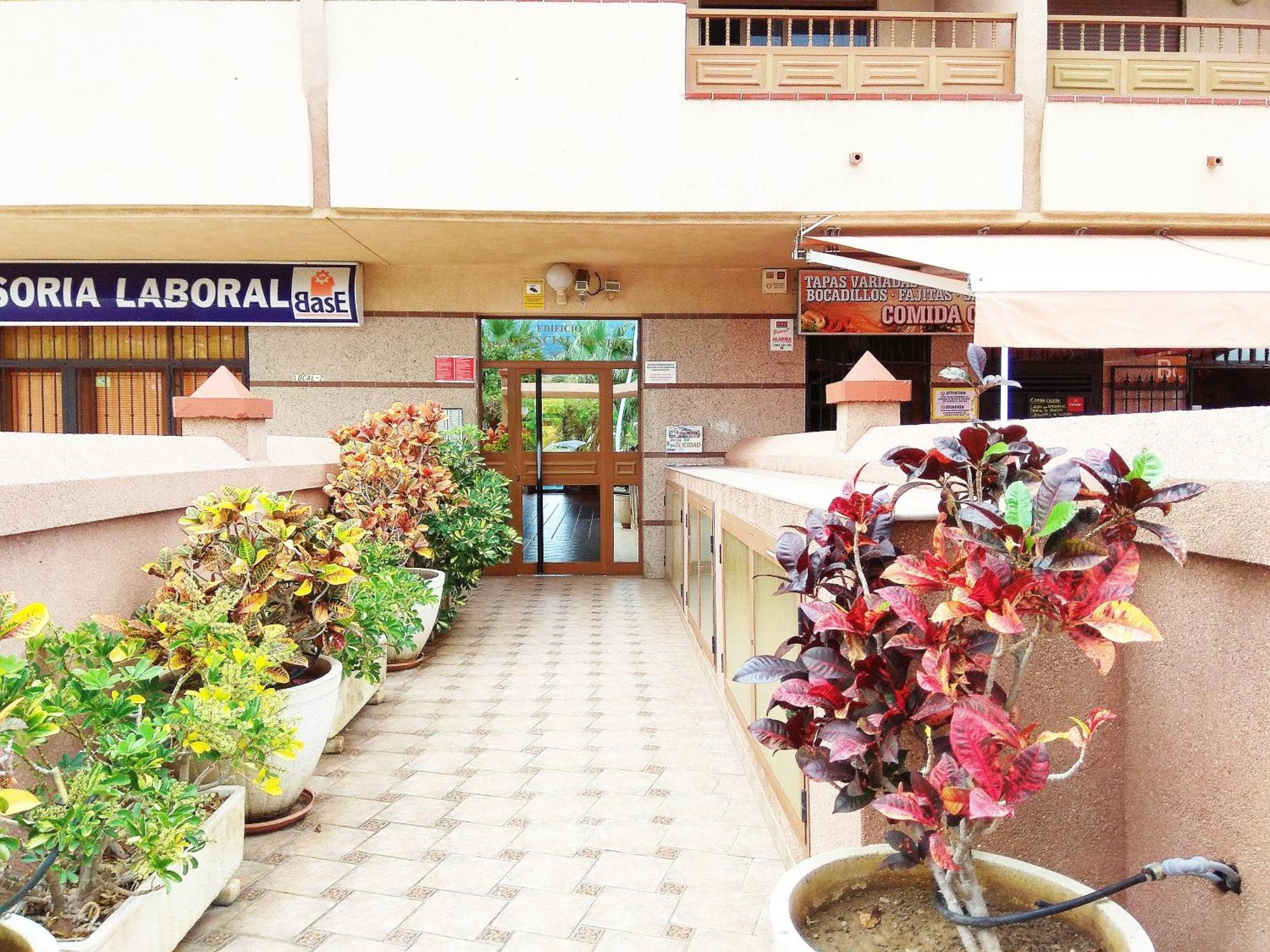 Los Cristianos Centro, Room With A Private Bathroom In Shared Apartment Arona  Εξωτερικό φωτογραφία